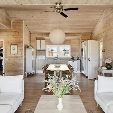 Prázdninový dům Wake To Waves With Sea As A Neighbour *